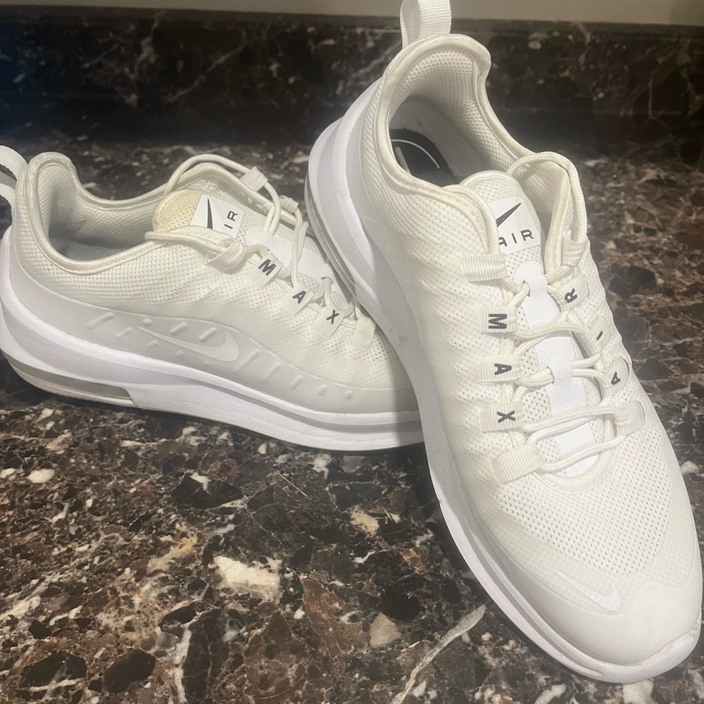 Nike Air Max Axis